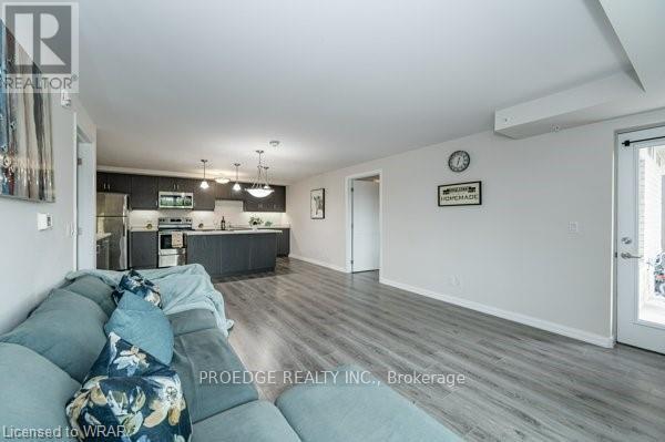 306 - 778 Laurelwood Drive, Waterloo, ON - Indoor Photo Showing Living Room