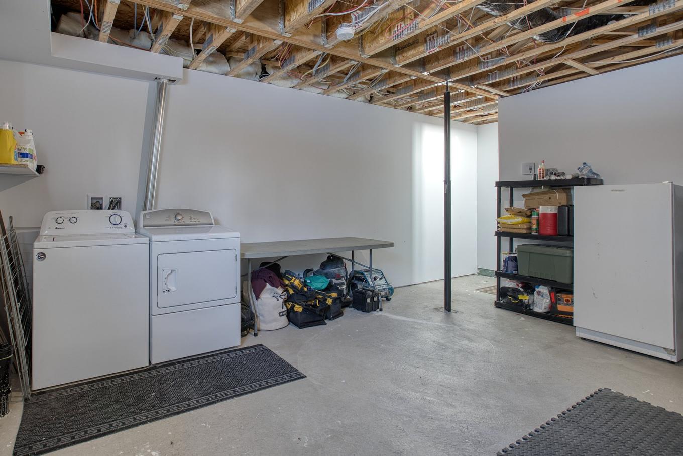Salle de lavage - 649 - 649A Rue Beauregard, Sainte-Agathe-Des-Monts, QC - Indoor Photo Showing Laundry Room