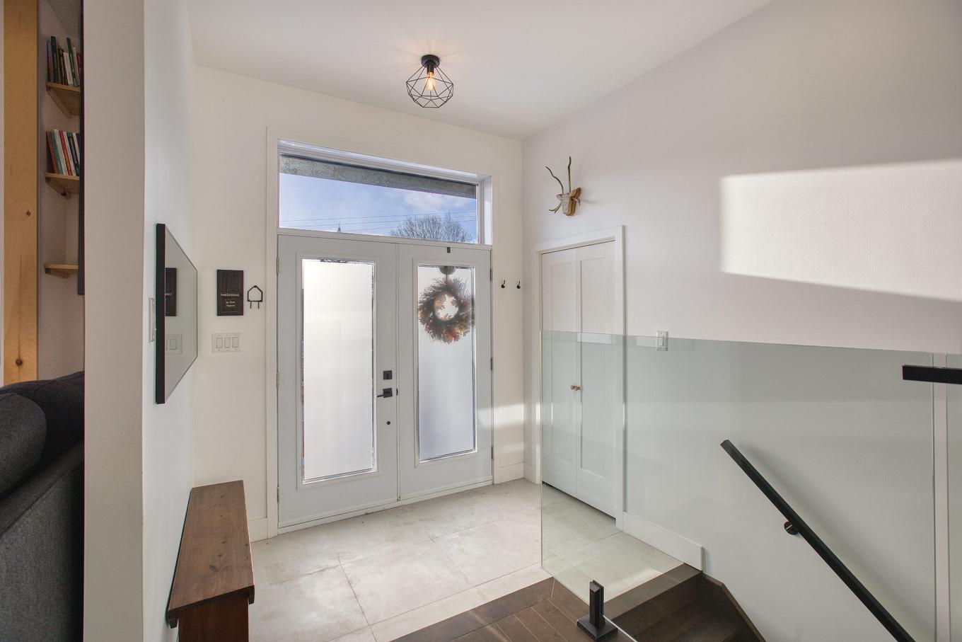 Hall d'entrée/Vestibule - 649 - 649A Rue Beauregard, Sainte-Agathe-Des-Monts, QC - Indoor Photo Showing Other Room