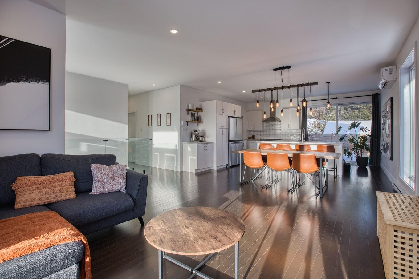 Salon - 649 - 649A Rue Beauregard, Sainte-Agathe-Des-Monts, QC - Indoor Photo Showing Living Room