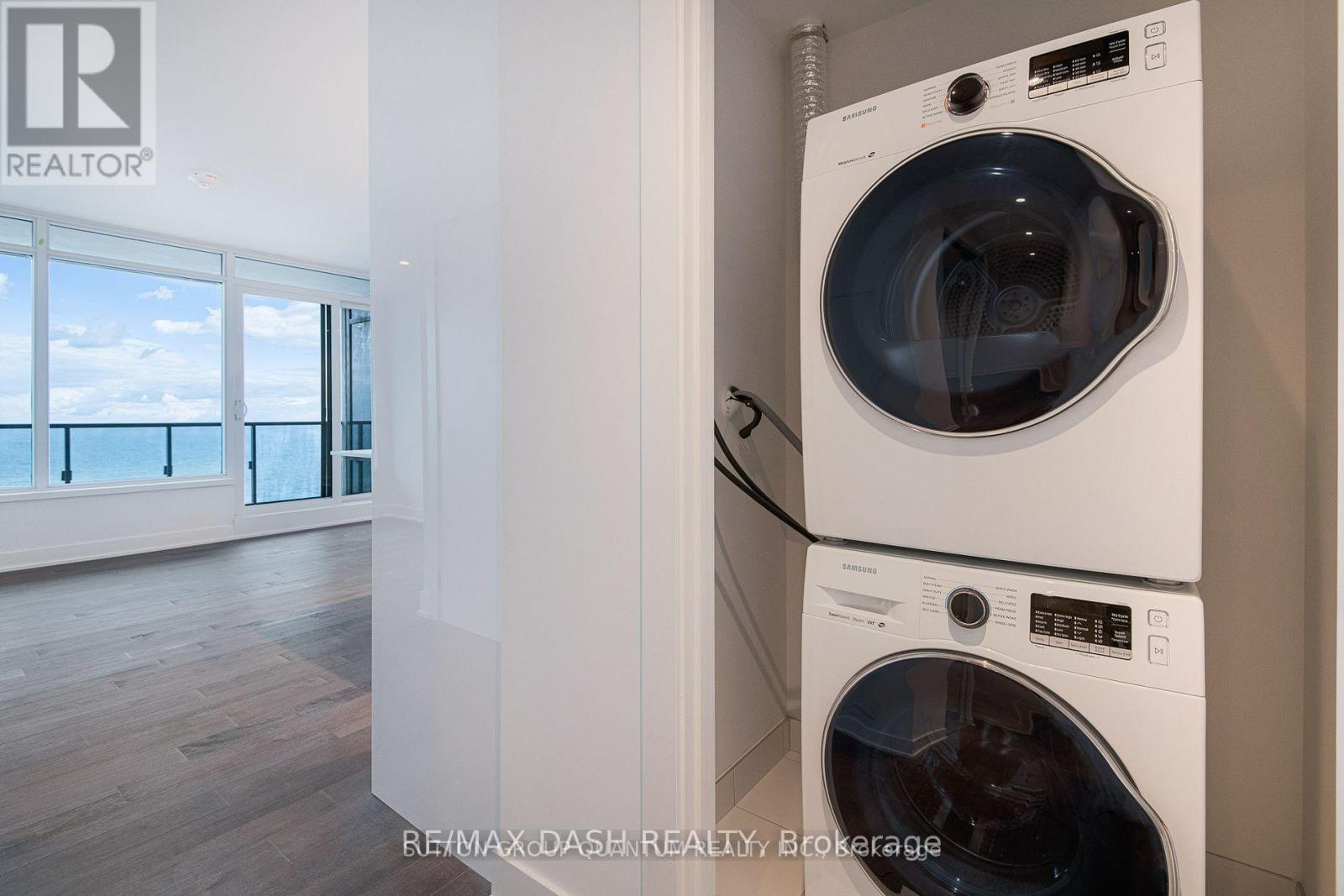 1710W - 1928 Lake Shore Boulevard W, Toronto, ON - Indoor Photo Showing Laundry Room