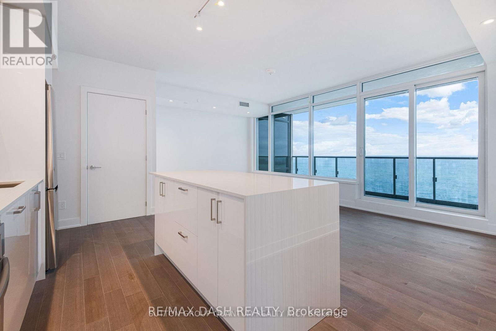 1710W - 1928 Lake Shore Boulevard W, Toronto, ON - Indoor Photo Showing Kitchen