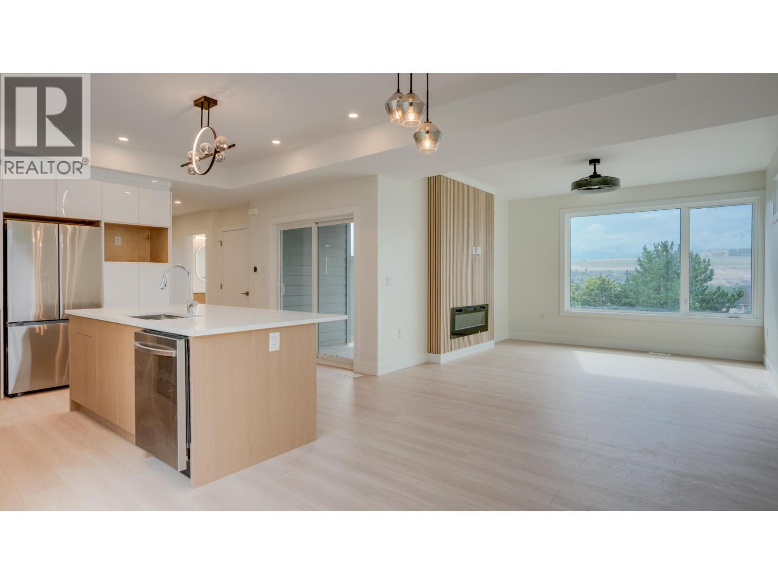 5705 Heritage Drive Unit# Sl 5, Vernon, BC - Indoor Photo Showing Kitchen