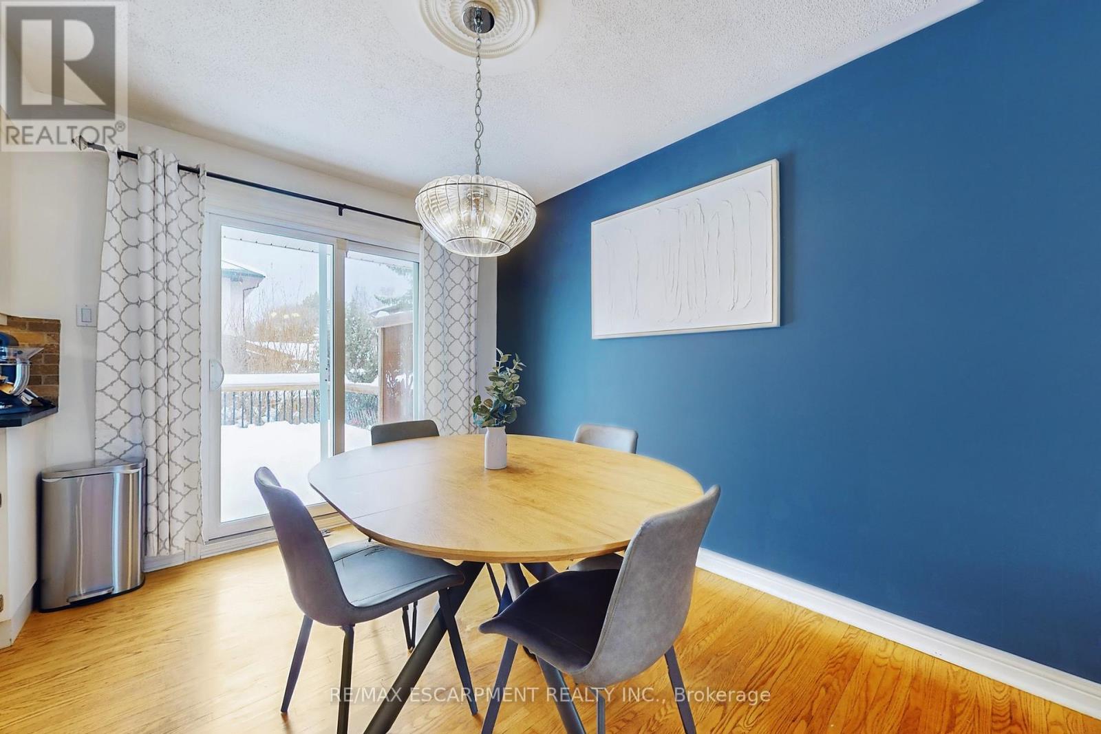 19 Douglas Road, Hamilton, ON - Indoor Photo Showing Dining Room
