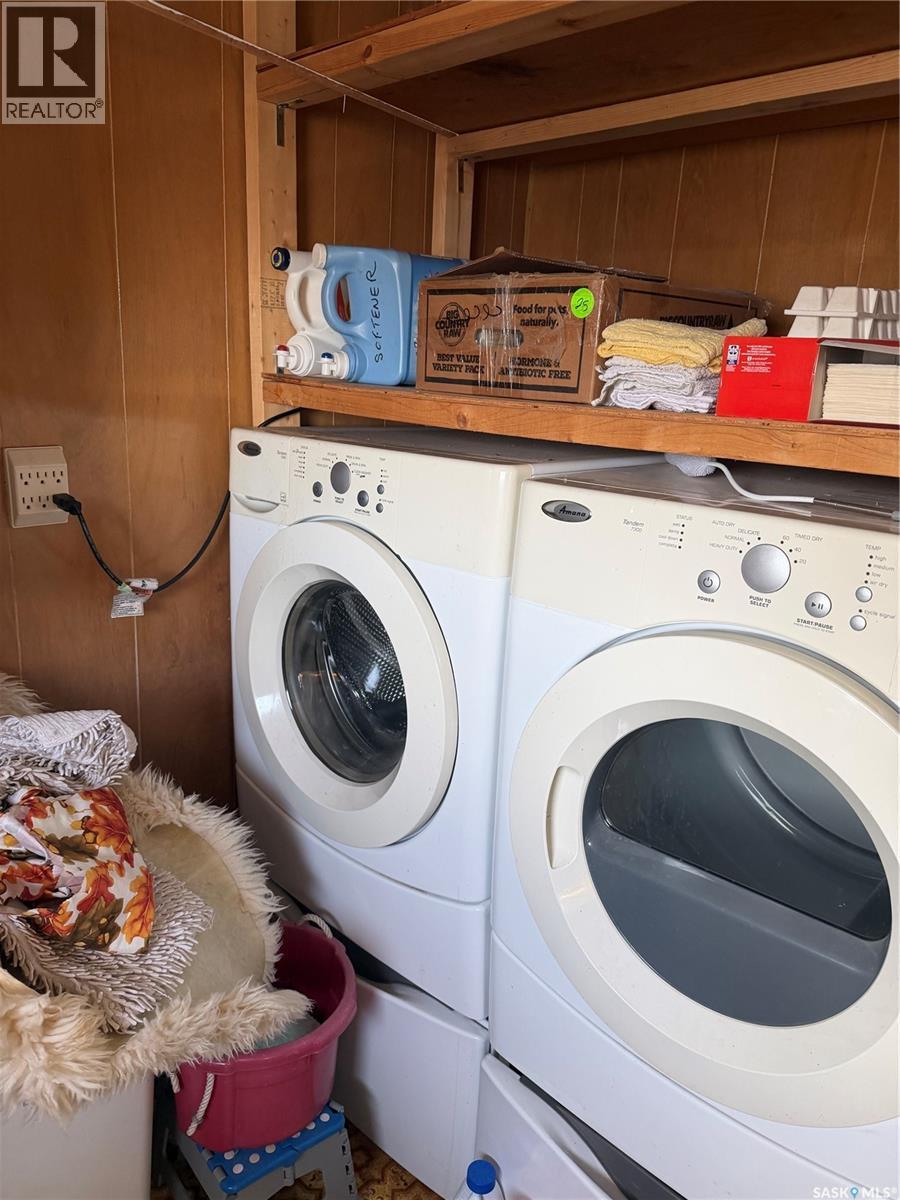 112 1St Avenue N, Beechy, SK - Indoor Photo Showing Laundry Room