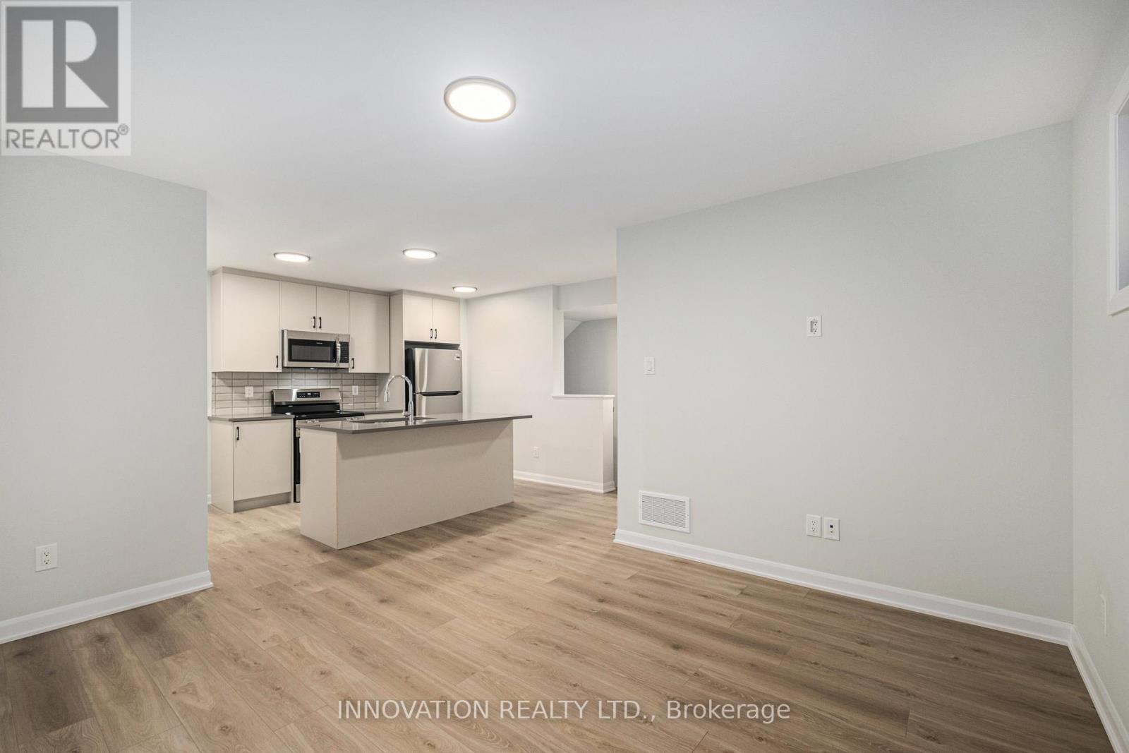 801 Glenroy Gilbert Drive, Ottawa, ON - Indoor Photo Showing Kitchen