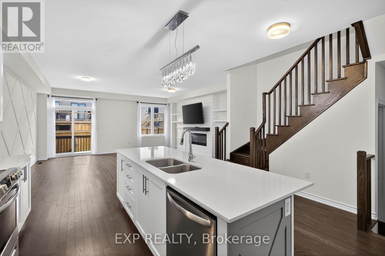 1467 Blackmore Street, Innisfil, ON - Indoor Photo Showing Kitchen With Double Sink