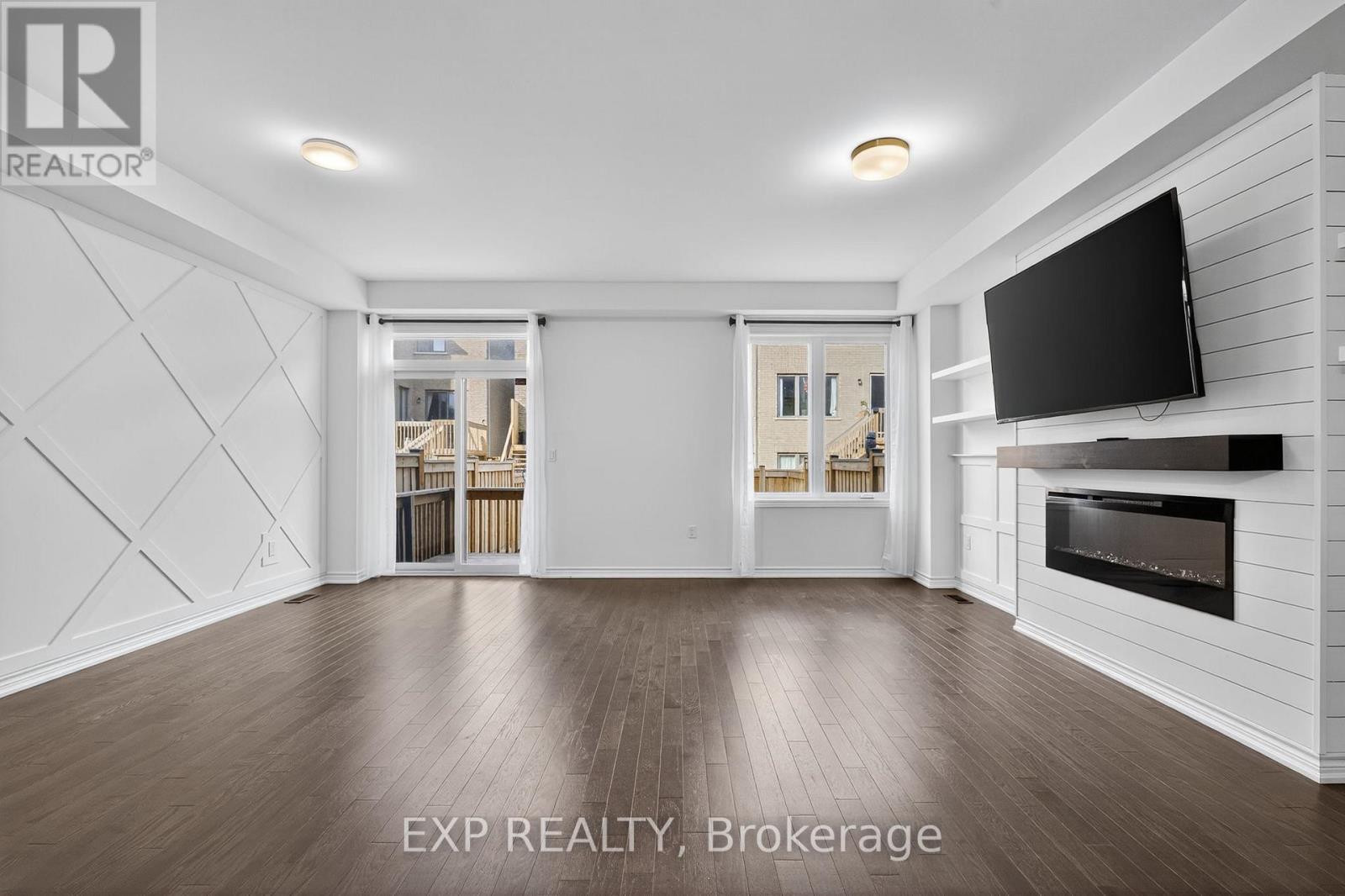 1467 Blackmore Street, Innisfil, ON - Indoor Photo Showing Living Room With Fireplace