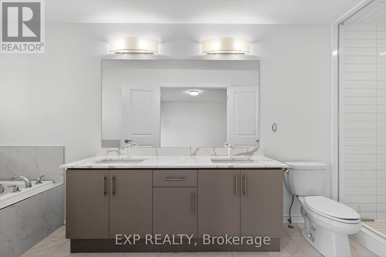 1467 Blackmore Street, Innisfil, ON - Indoor Photo Showing Bathroom