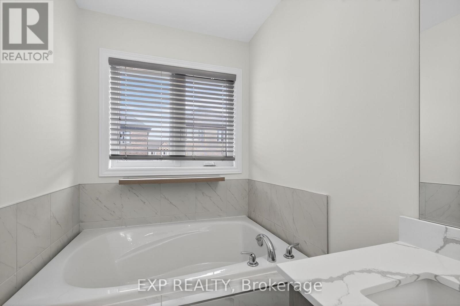 1467 Blackmore Street, Innisfil, ON - Indoor Photo Showing Bathroom