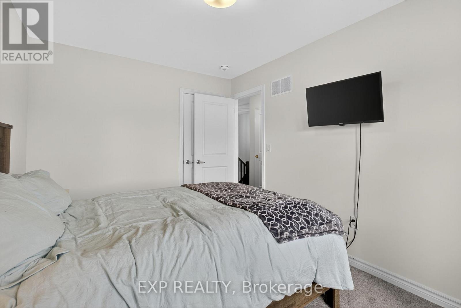 1467 Blackmore Street, Innisfil, ON - Indoor Photo Showing Bedroom