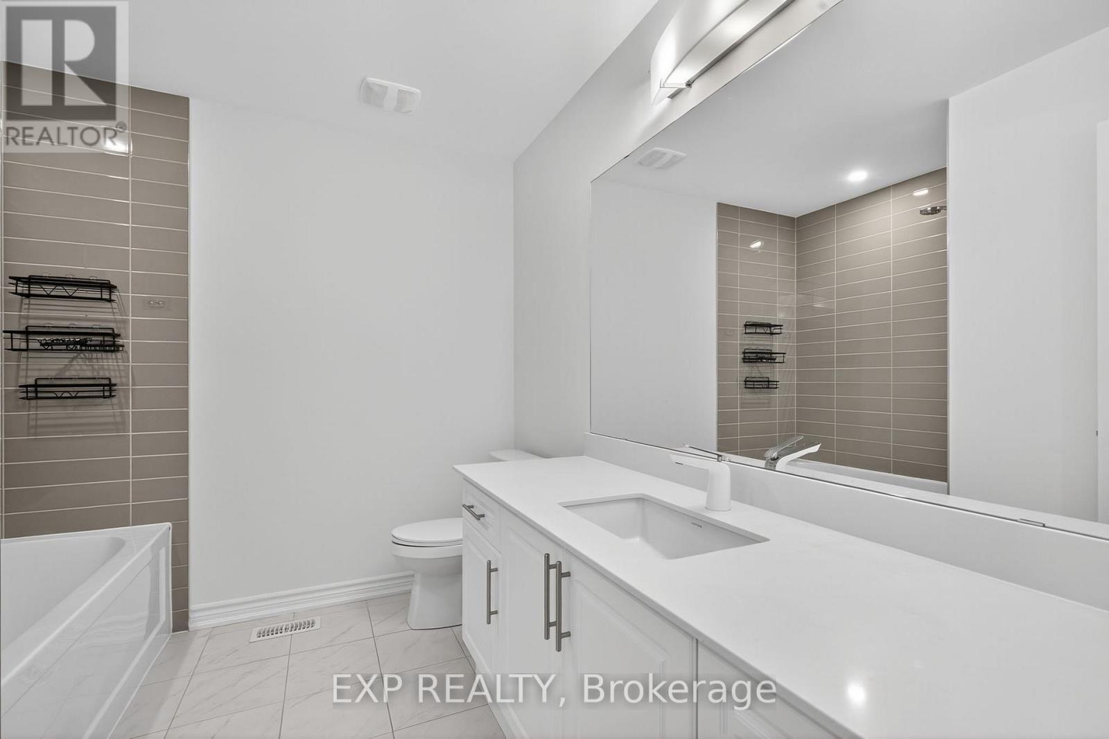 1467 Blackmore Street, Innisfil, ON - Indoor Photo Showing Bathroom
