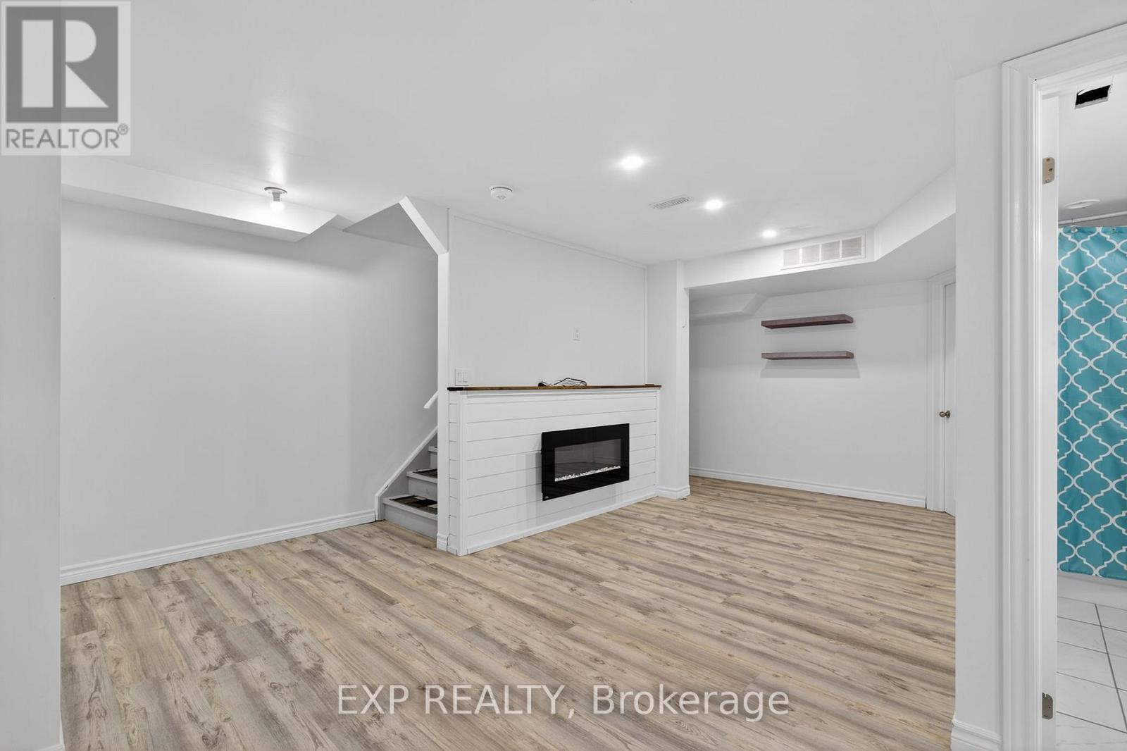 1467 Blackmore Street, Innisfil, ON - Indoor With Fireplace