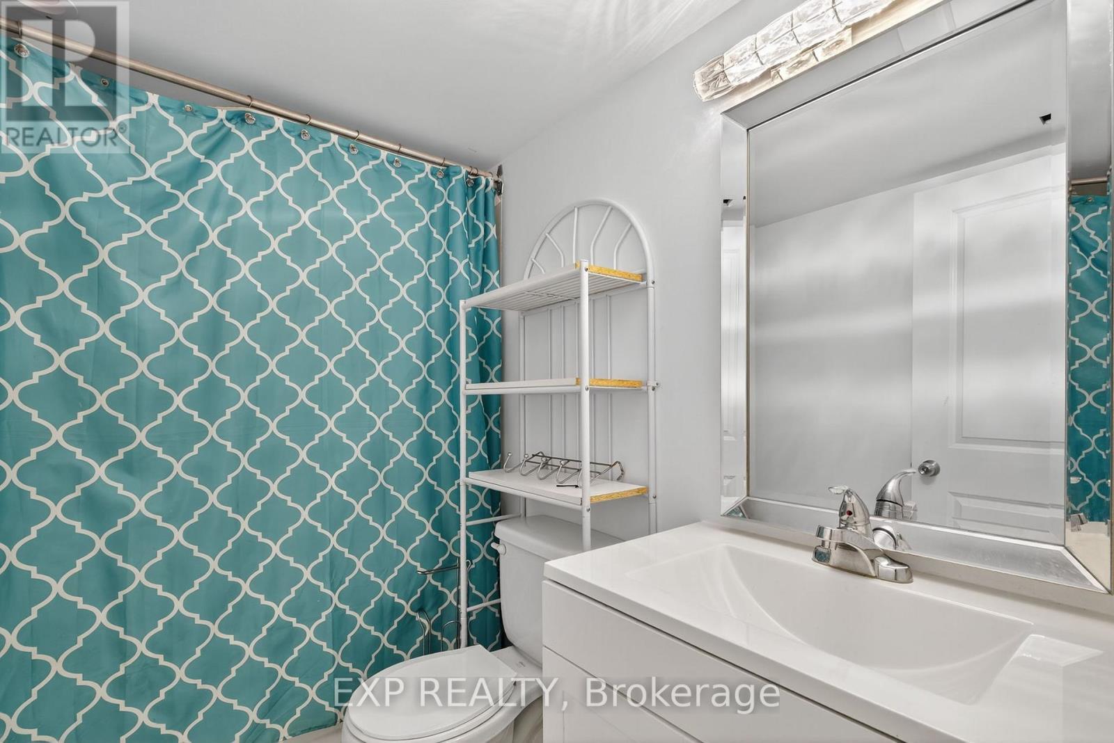 1467 Blackmore Street, Innisfil, ON - Indoor Photo Showing Bathroom