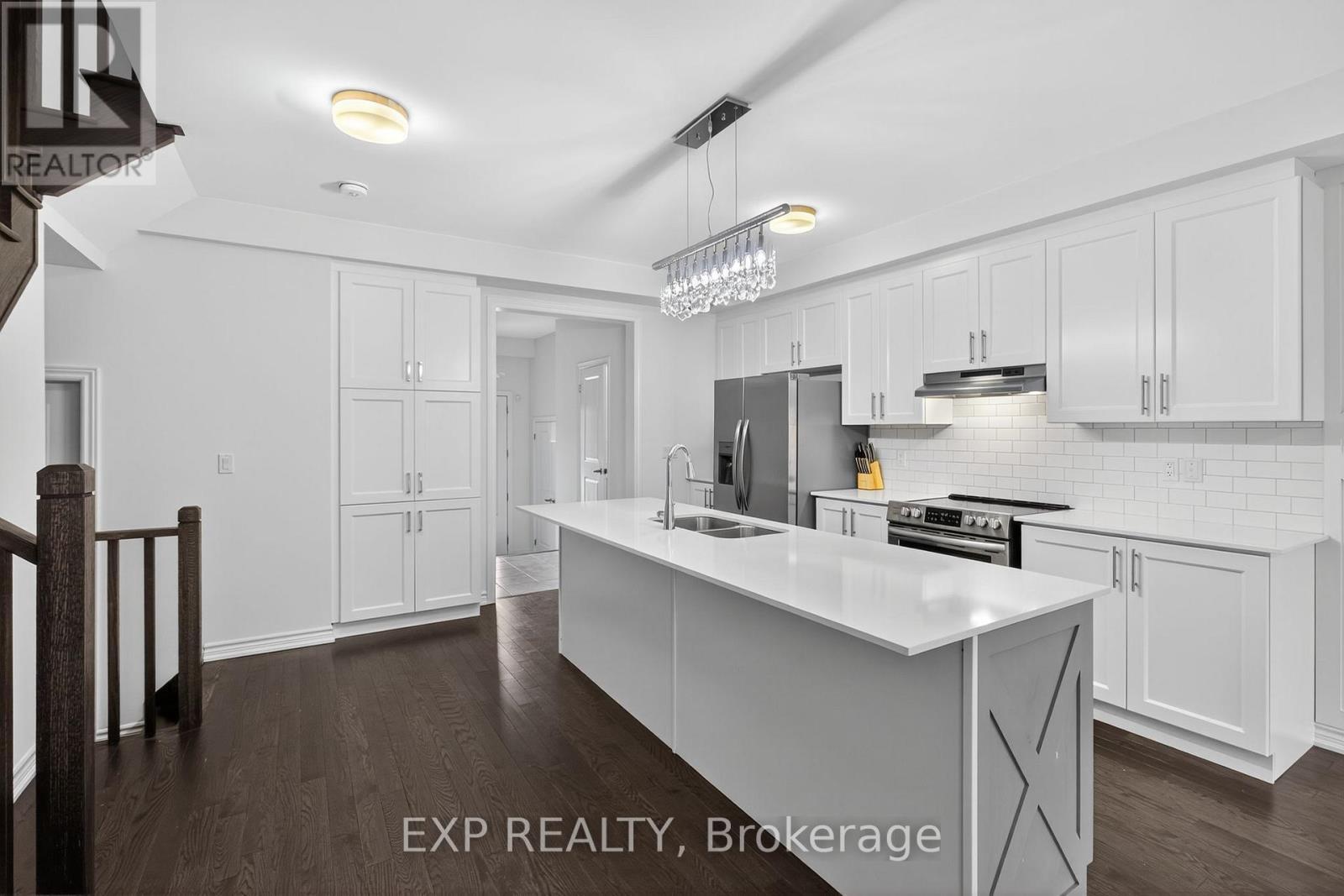 1467 Blackmore Street, Innisfil, ON - Indoor Photo Showing Kitchen With Double Sink