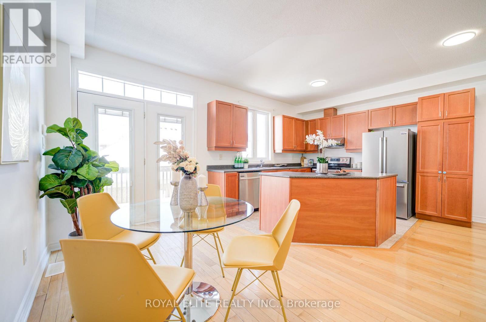 358 William Berczy Boulevard, Markham, ON - Indoor Photo Showing Dining Room