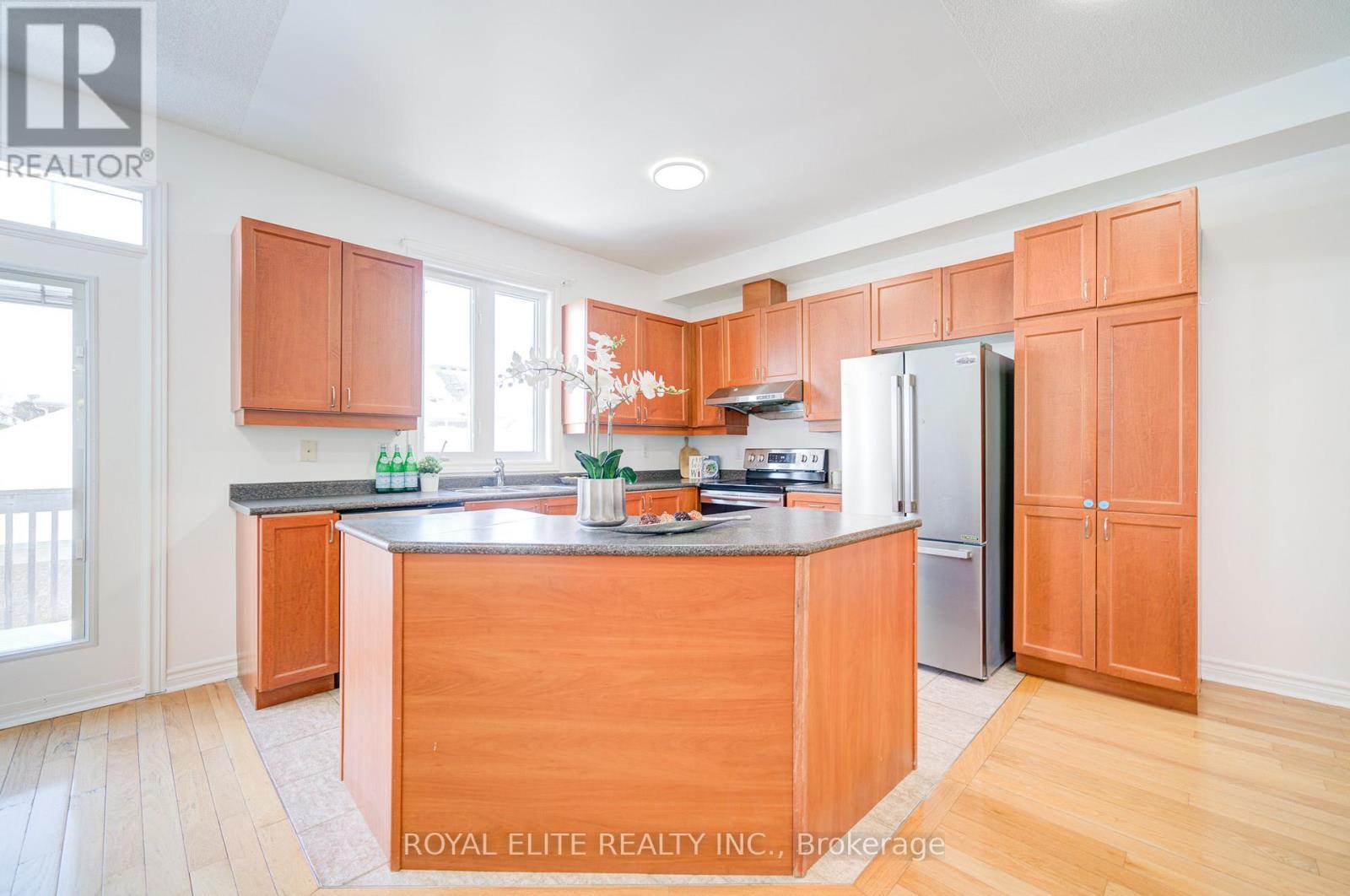 358 William Berczy Boulevard, Markham, ON - Indoor Photo Showing Kitchen