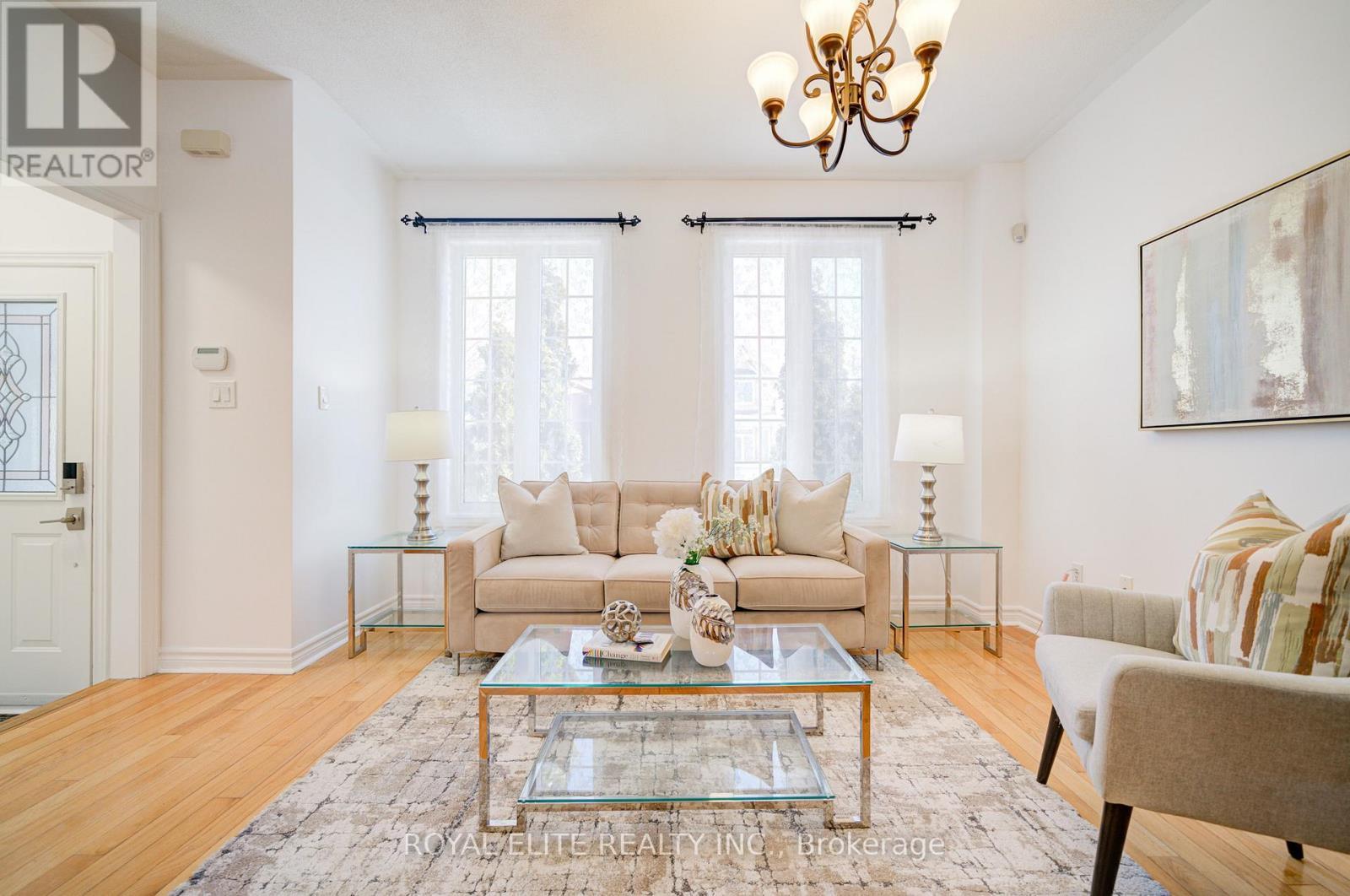 358 William Berczy Boulevard, Markham, ON - Indoor Photo Showing Living Room