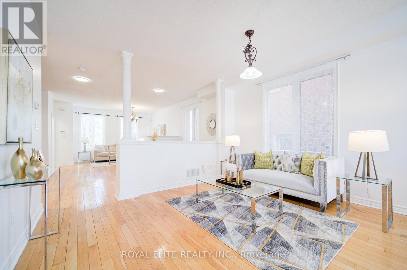 358 William Berczy Boulevard, Markham, ON - Indoor Photo Showing Living Room