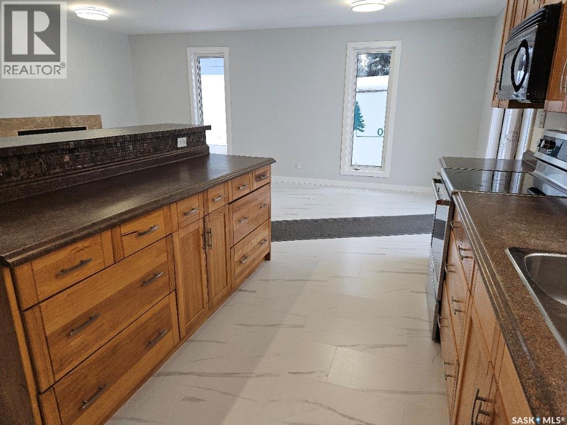 1111 Centennial Way, Humboldt, SK - Indoor Photo Showing Kitchen