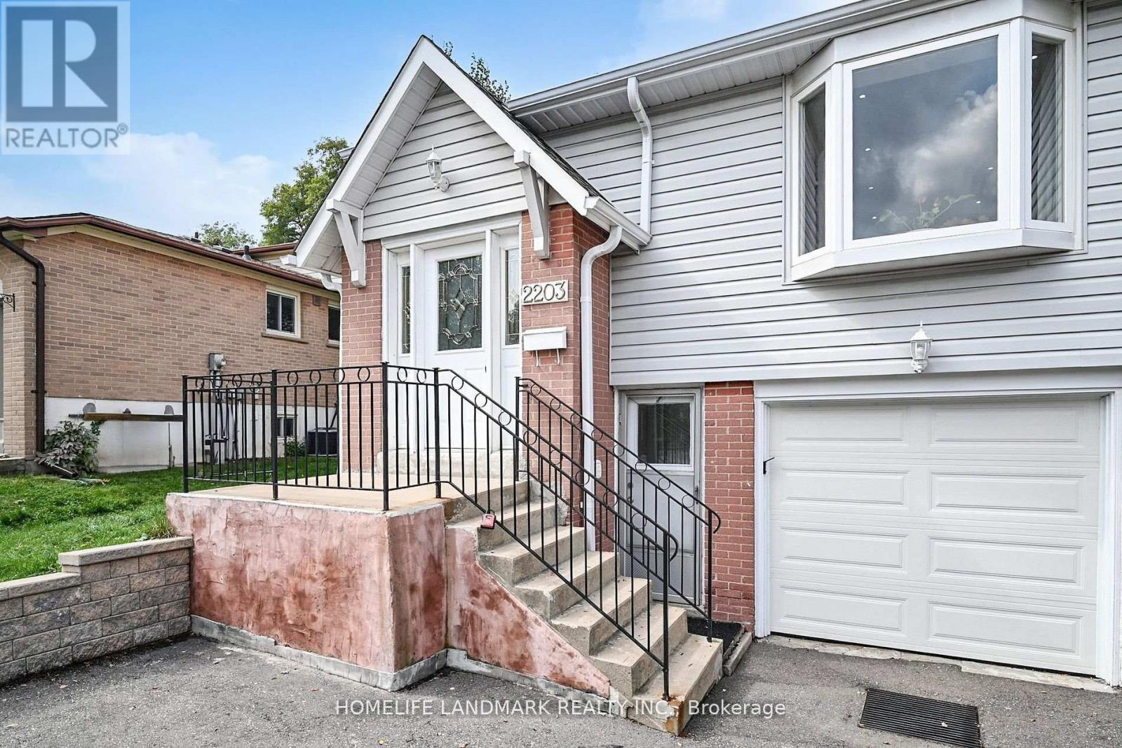 2203 Council Ring Road, Mississauga, ON - Outdoor With Exterior