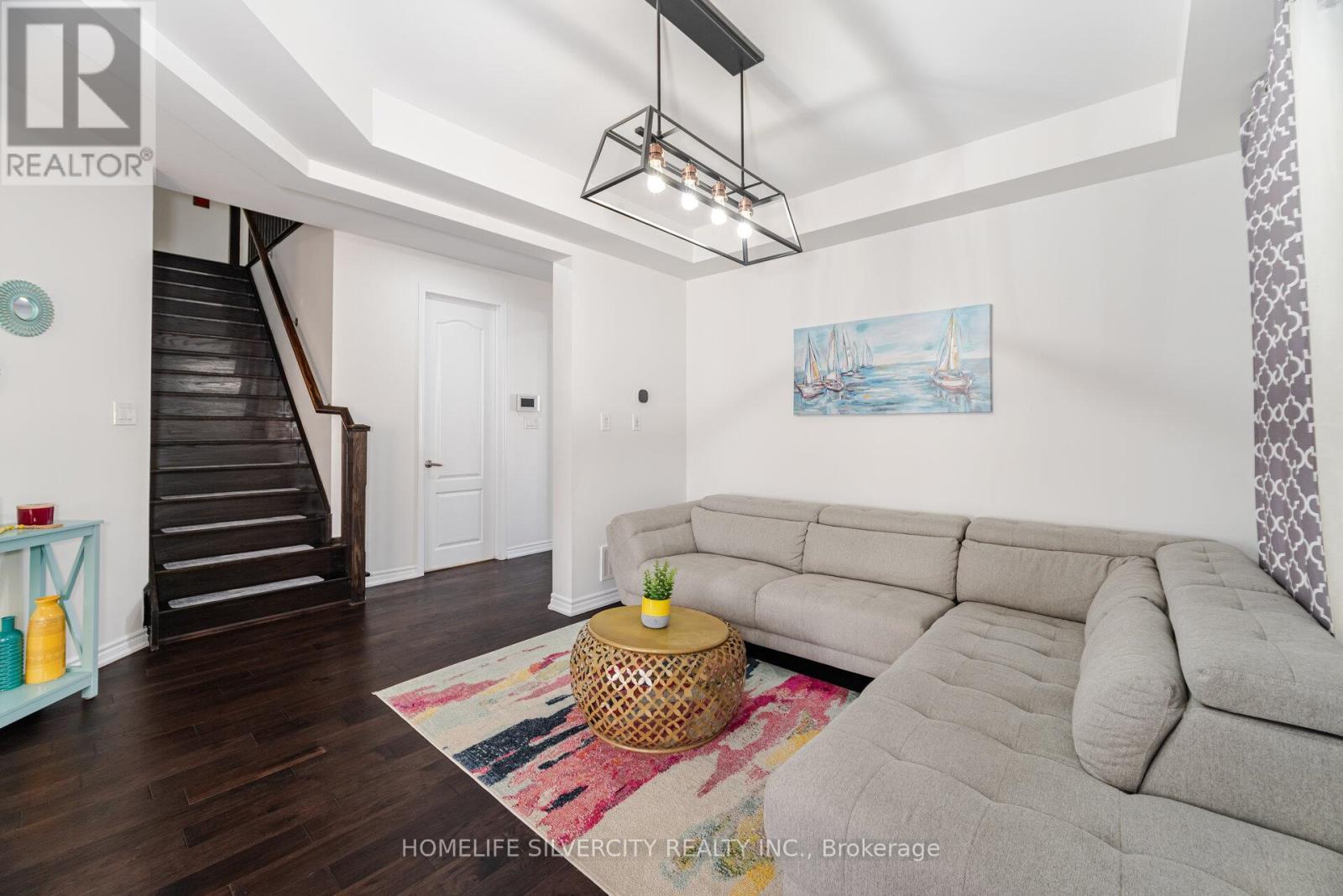 13 Fenchurch Drive, Brampton, ON - Indoor Photo Showing Living Room