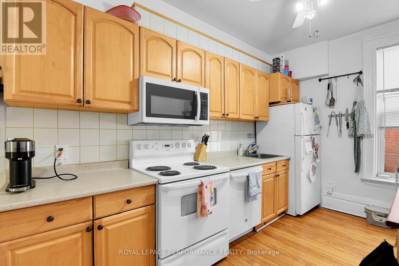 Apt 1A Kitchen Hardwood 4 appliances - 66 Delaware Avenue, Ottawa, ON - Indoor Photo Showing Kitchen