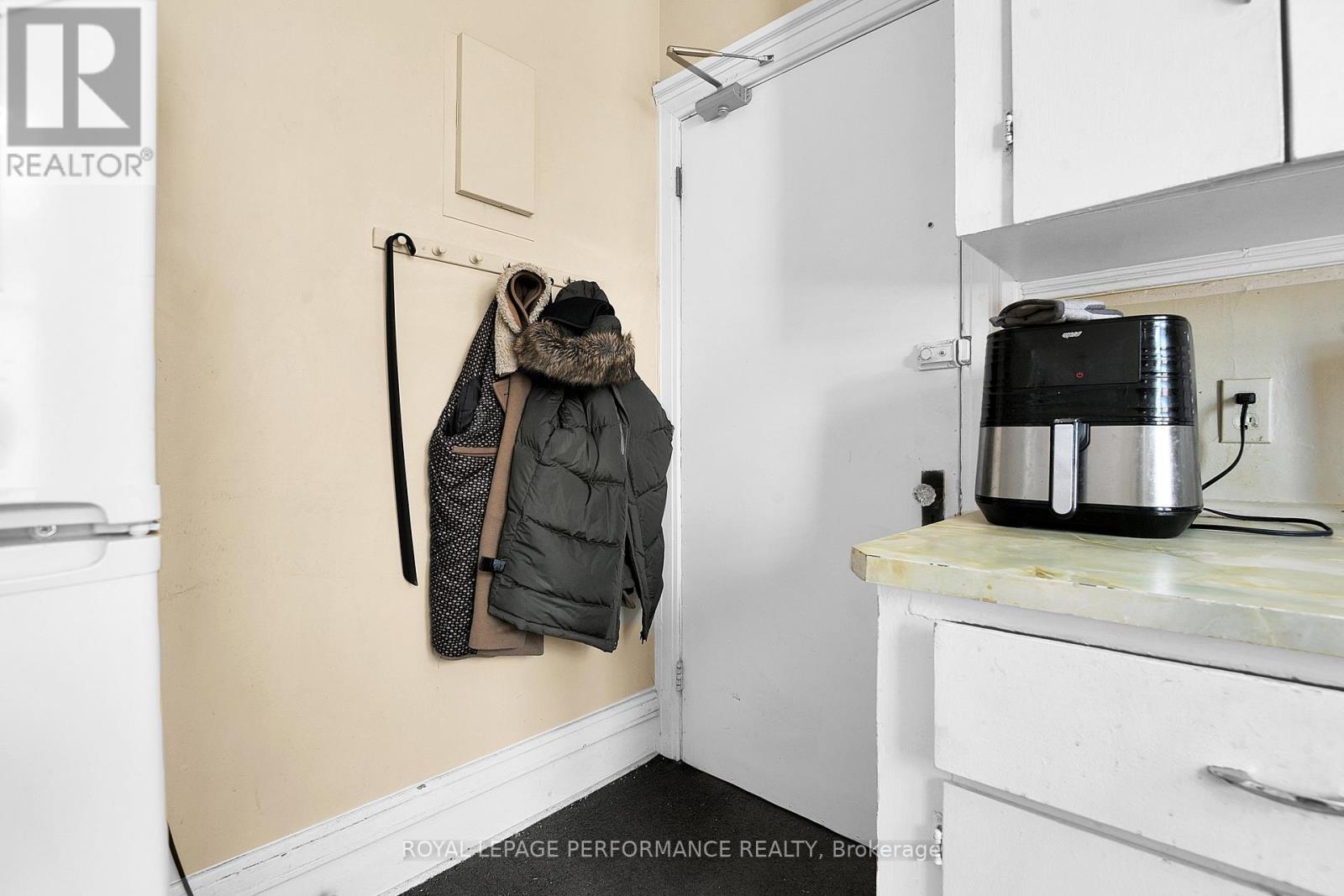 Apt 2 Entry - 66 Delaware Avenue, Ottawa, ON - Indoor