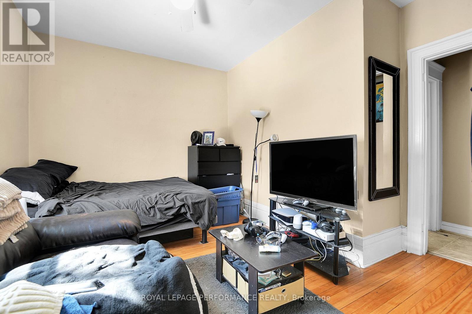 Apt 2 Bed/Sitting Room - 66 Delaware Avenue, Ottawa, ON - Indoor