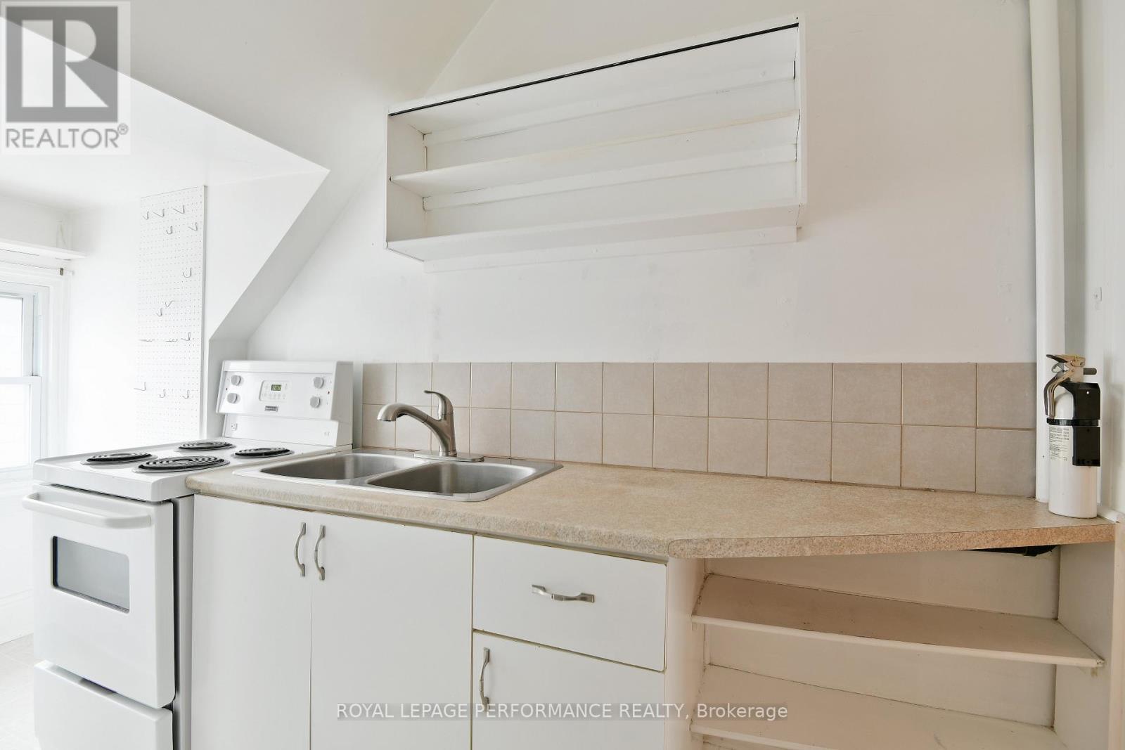 Apt 3 - 66 Delaware Avenue, Ottawa, ON - Indoor Photo Showing Kitchen With Double Sink