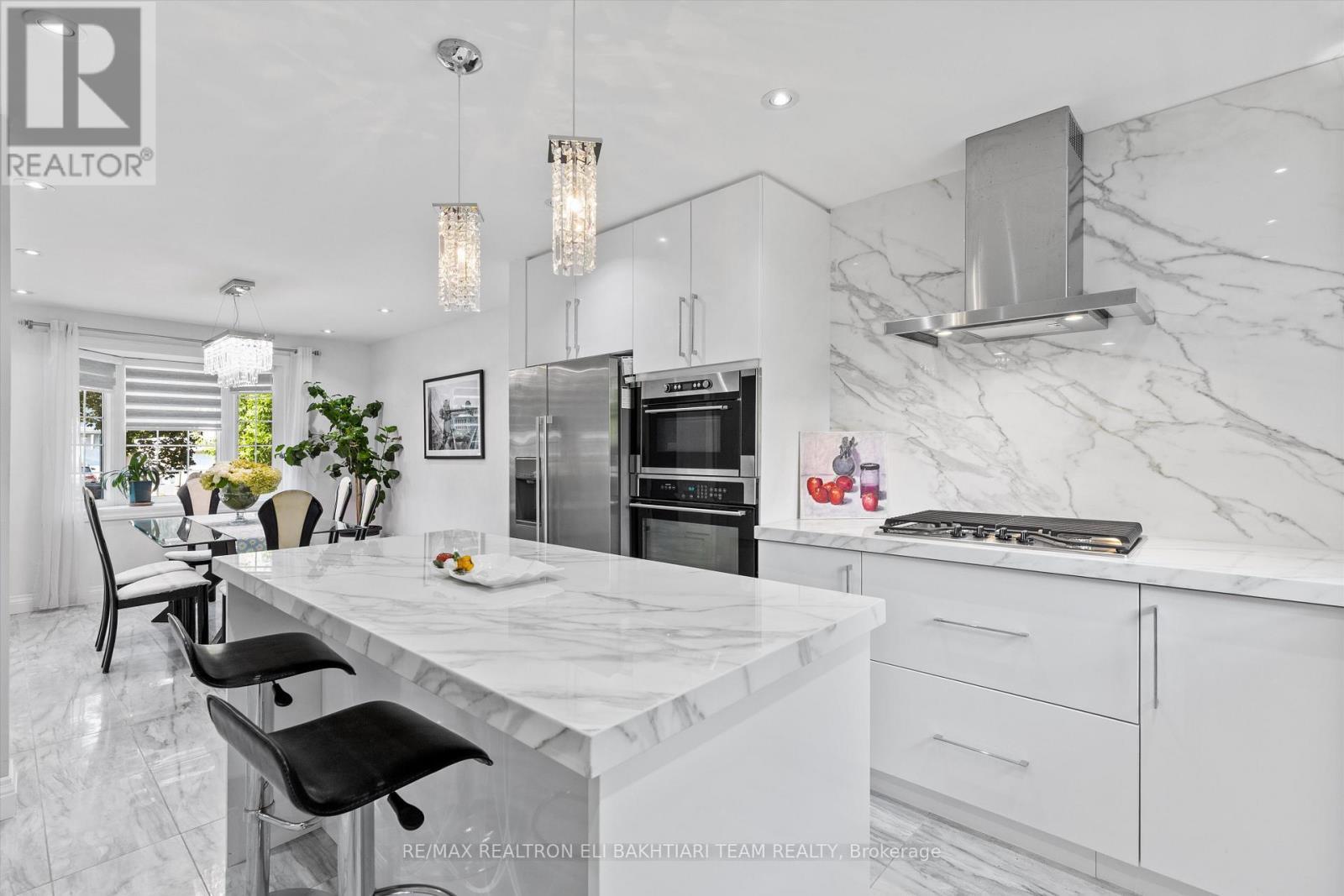 1 Donmac Drive, Toronto, ON - Indoor Photo Showing Kitchen With Upgraded Kitchen