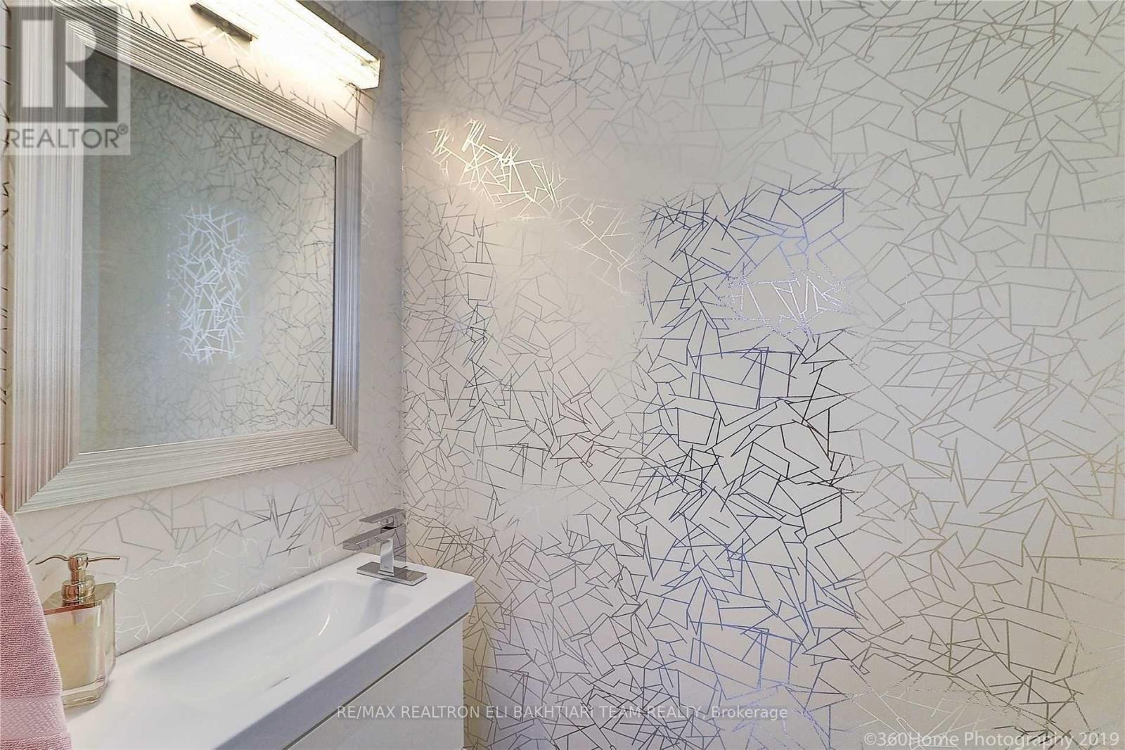 1 Donmac Drive, Toronto, ON - Indoor Photo Showing Bathroom