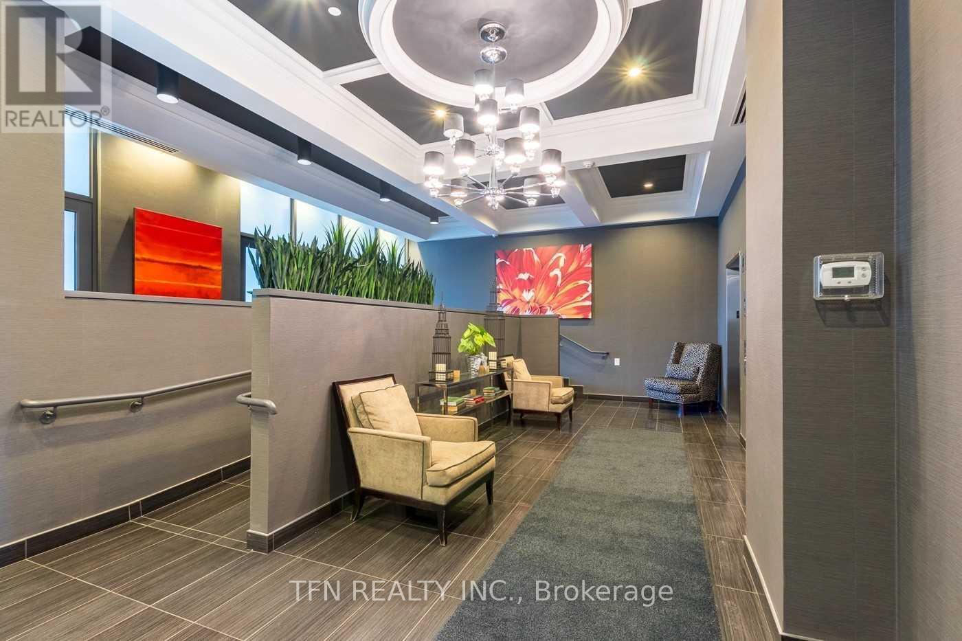 411 - 3563 Lake Shore Boulevard W, Toronto, ON - Indoor Photo Showing Other Room