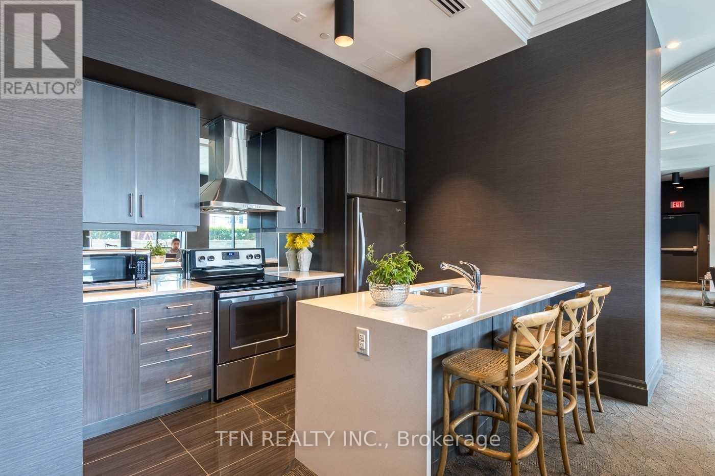 411 - 3563 Lake Shore Boulevard W, Toronto, ON - Indoor Photo Showing Kitchen