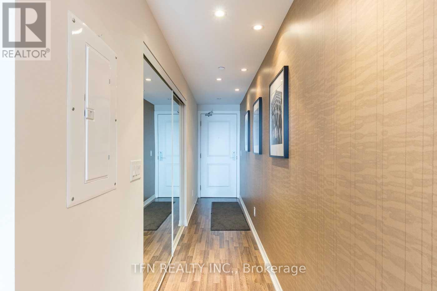 411 - 3563 Lake Shore Boulevard W, Toronto, ON - Indoor Photo Showing Other Room