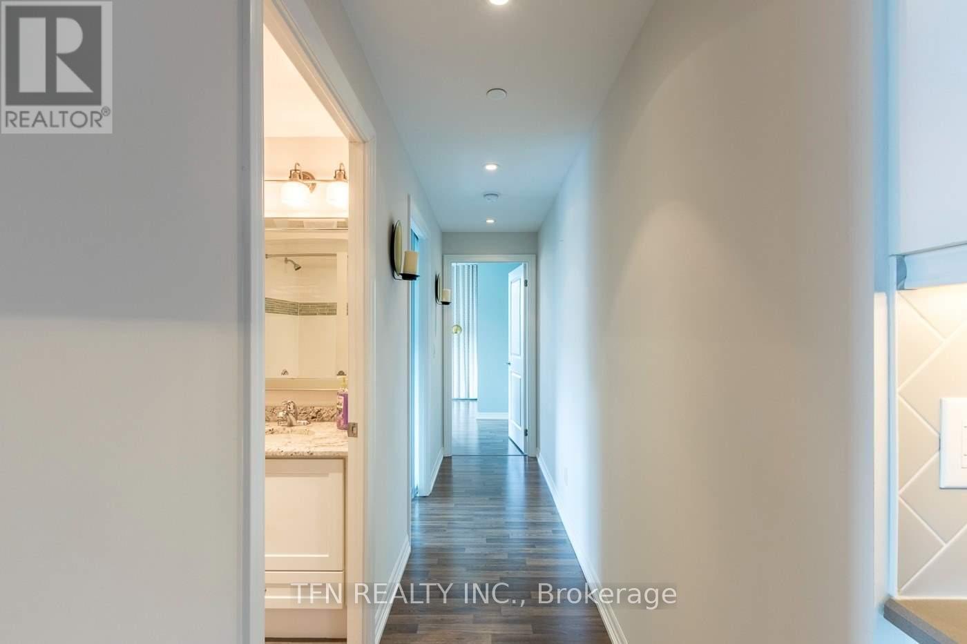 411 - 3563 Lake Shore Boulevard W, Toronto, ON - Indoor Photo Showing Other Room