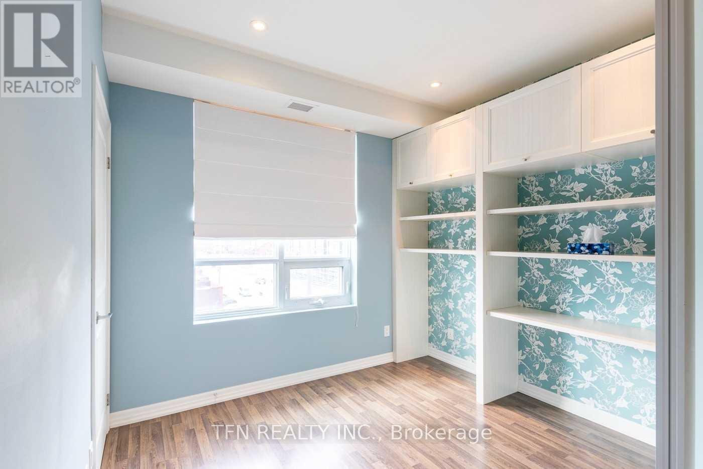 411 - 3563 Lake Shore Boulevard W, Toronto, ON - Indoor Photo Showing Other Room