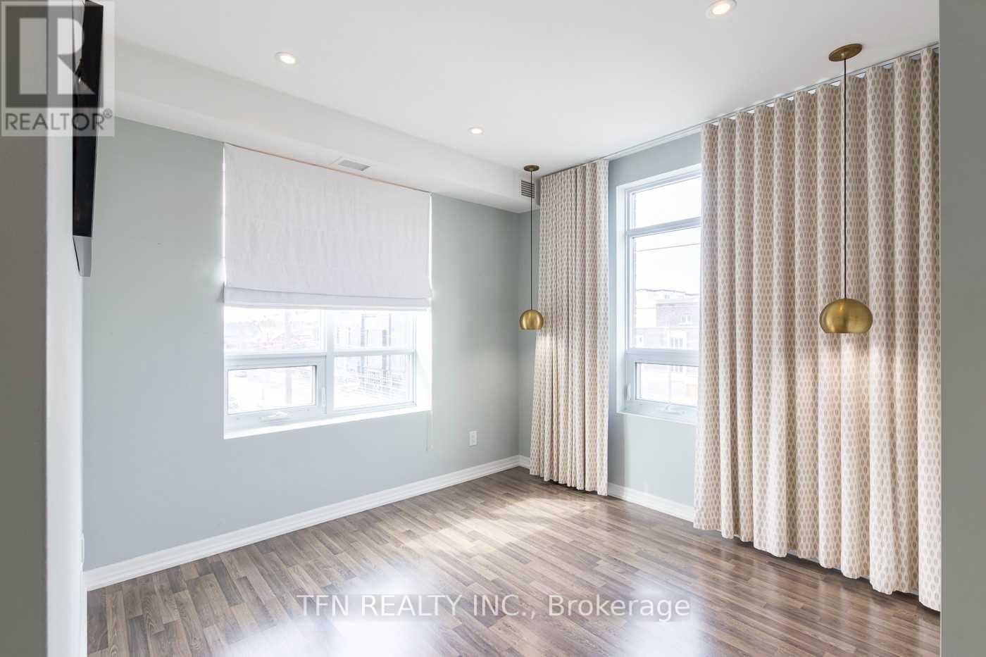 411 - 3563 Lake Shore Boulevard W, Toronto, ON - Indoor Photo Showing Other Room
