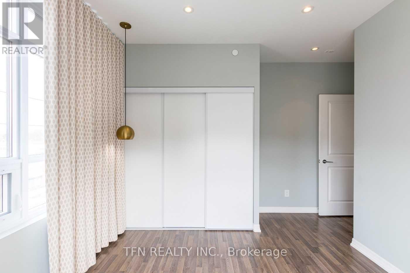 411 - 3563 Lake Shore Boulevard W, Toronto, ON - Indoor Photo Showing Other Room