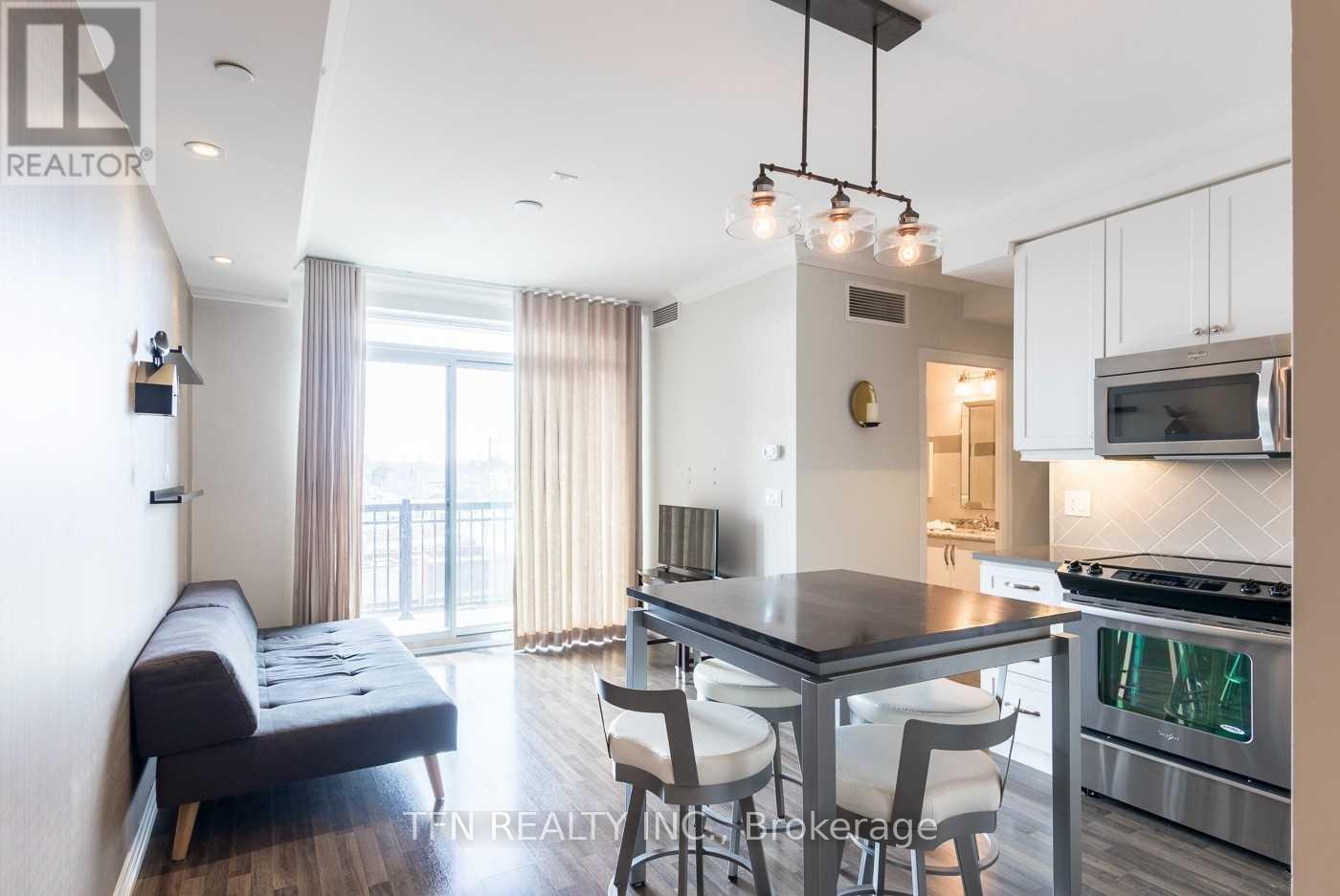 411 - 3563 Lake Shore Boulevard W, Toronto, ON - Indoor