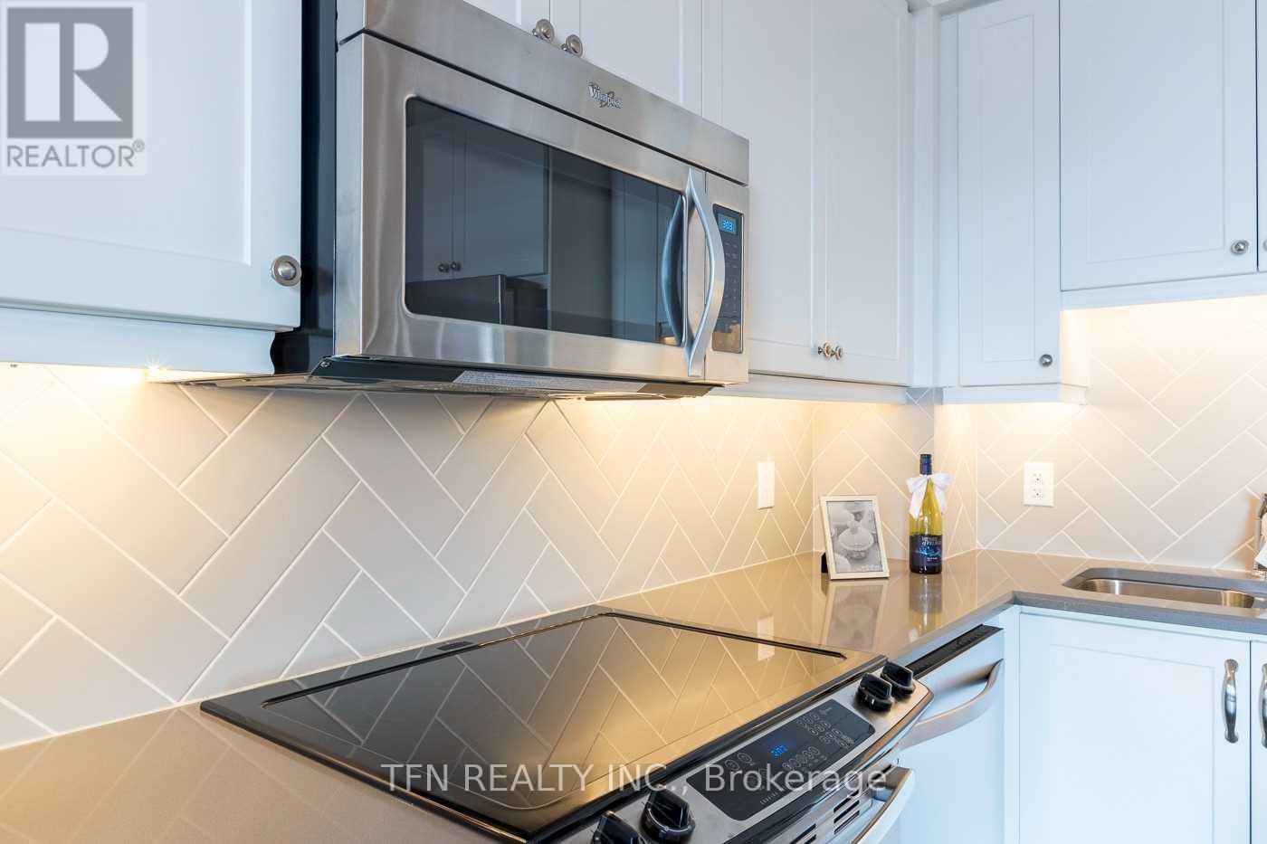 411 - 3563 Lake Shore Boulevard W, Toronto, ON - Indoor Photo Showing Kitchen