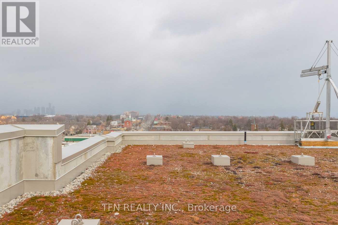 411 - 3563 Lake Shore Boulevard W, Toronto, ON - Outdoor