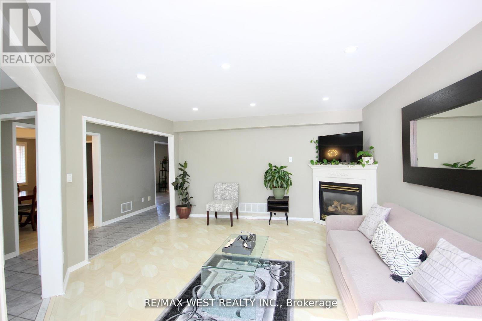 7374 Black Walnut Trail, Mississauga, ON - Indoor With Fireplace