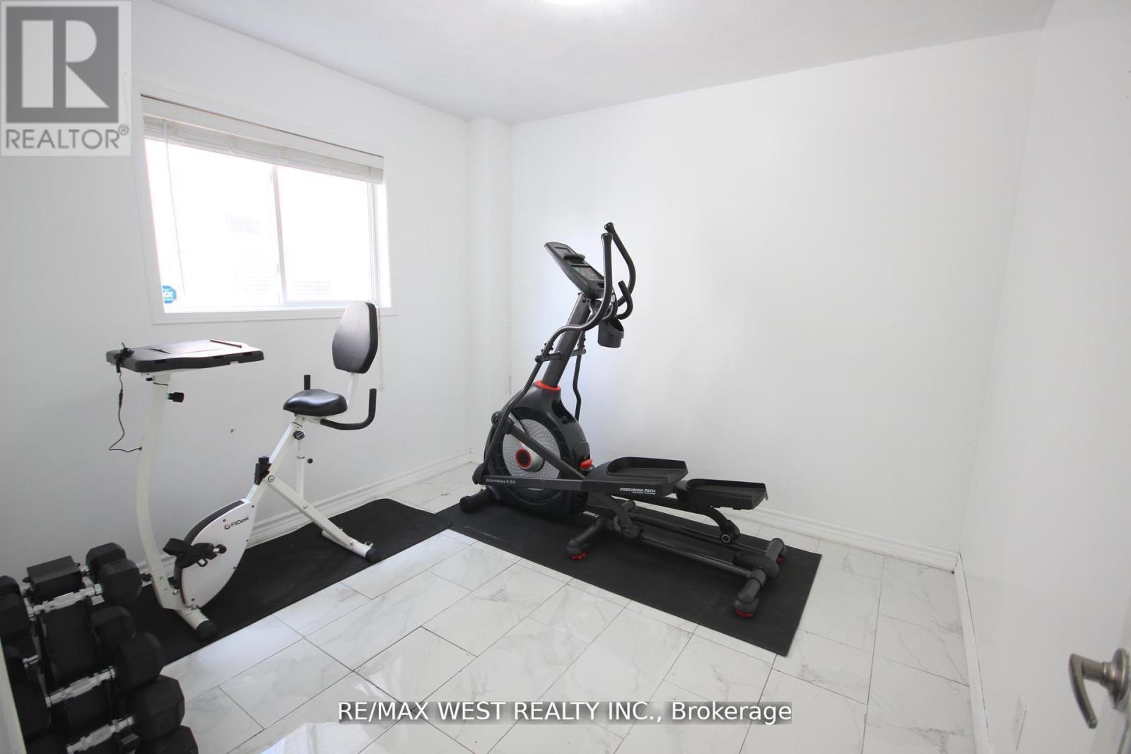 7374 Black Walnut Trail, Mississauga, ON - Indoor Photo Showing Gym Room