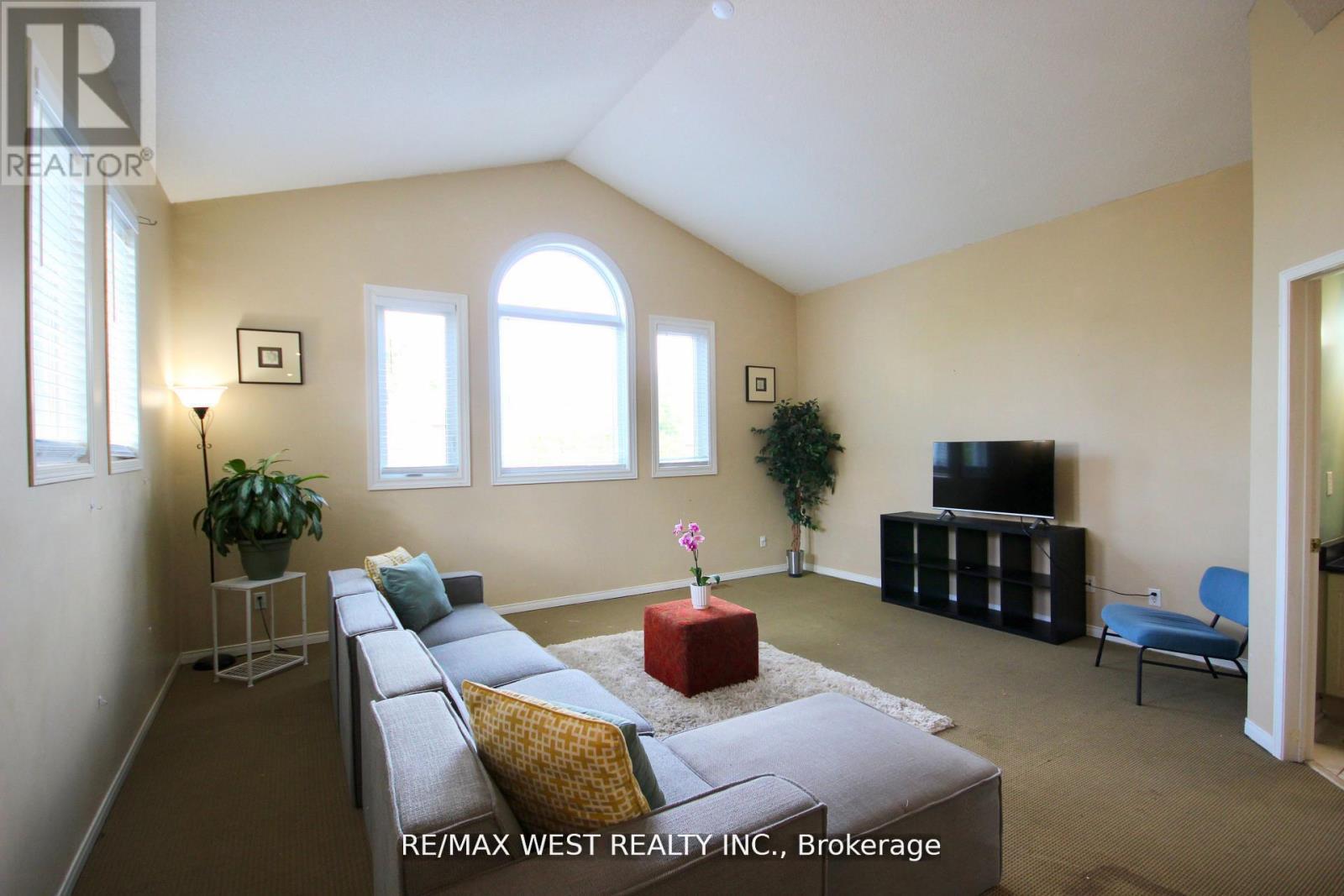 7374 Black Walnut Trail, Mississauga, ON - Indoor