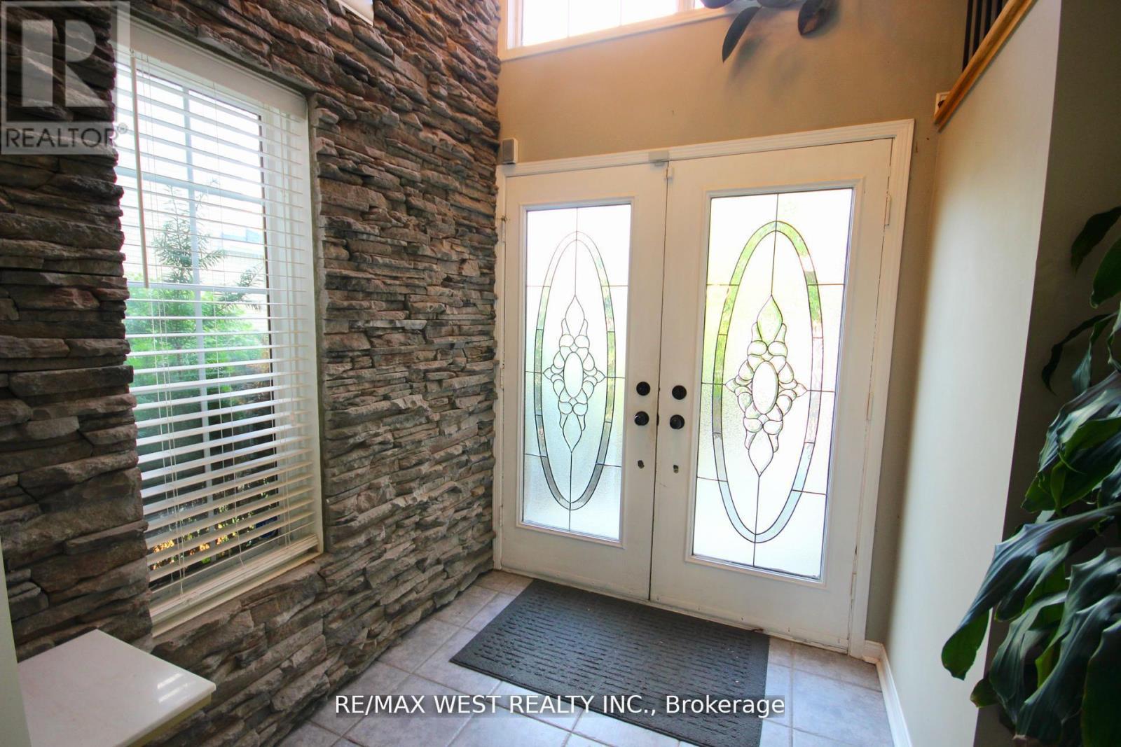 7374 Black Walnut Trail, Mississauga, ON - Indoor Photo Showing Other Room With Fireplace