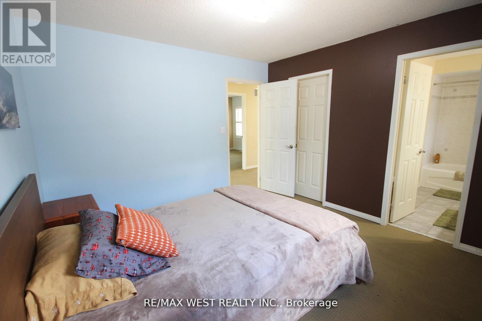 7374 Black Walnut Trail, Mississauga, ON - Indoor Photo Showing Bedroom