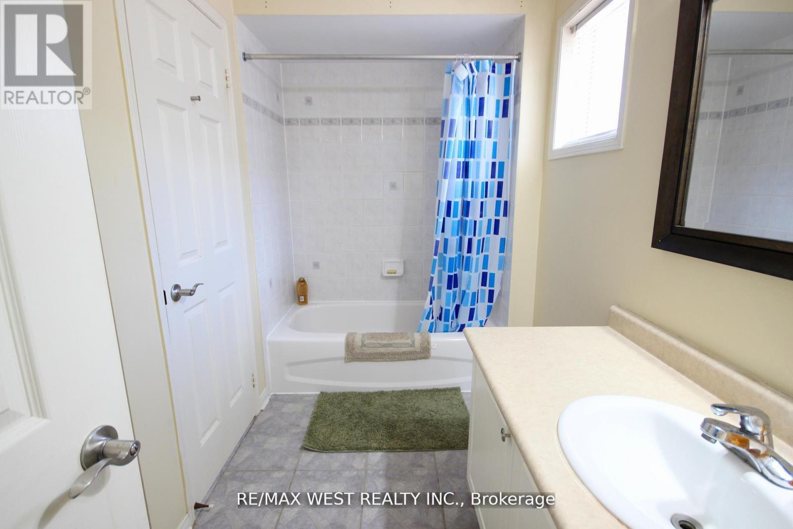 7374 Black Walnut Trail, Mississauga, ON - Indoor Photo Showing Bathroom