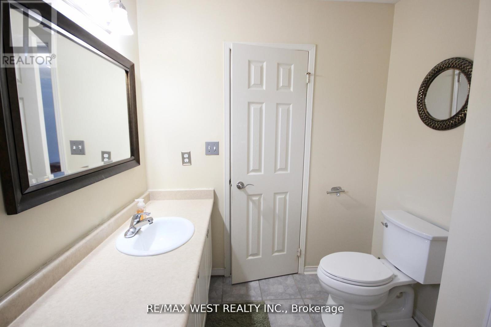 7374 Black Walnut Trail, Mississauga, ON - Indoor Photo Showing Bathroom