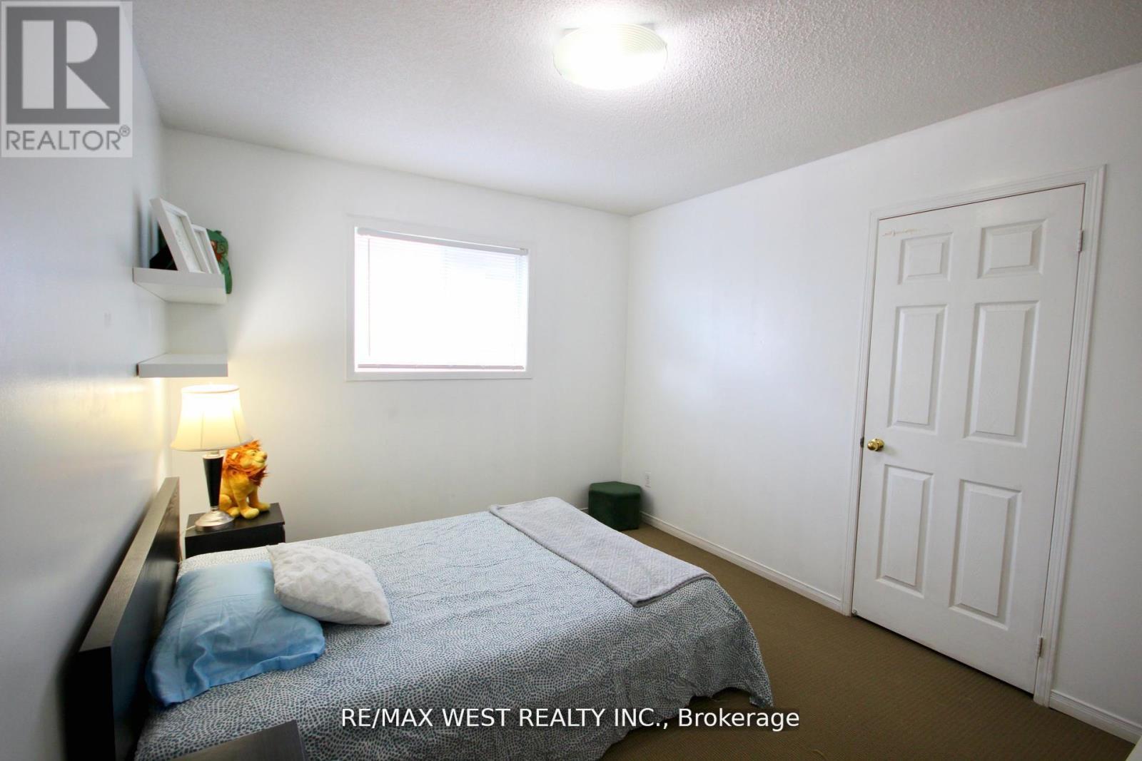 7374 Black Walnut Trail, Mississauga, ON - Indoor Photo Showing Bedroom